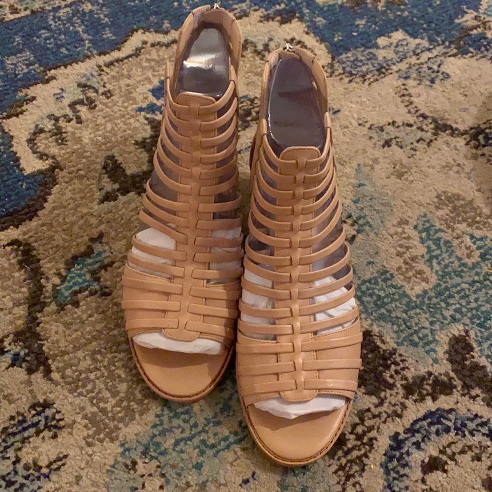 💕 NIB Vince Camuto Revey sandal size 10 💕